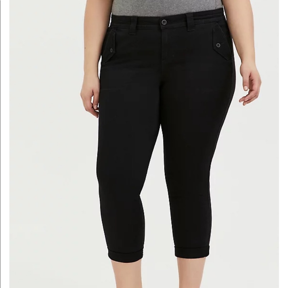 ✨TORRID - BLACK TWILL MILITARY CROP PANT✨